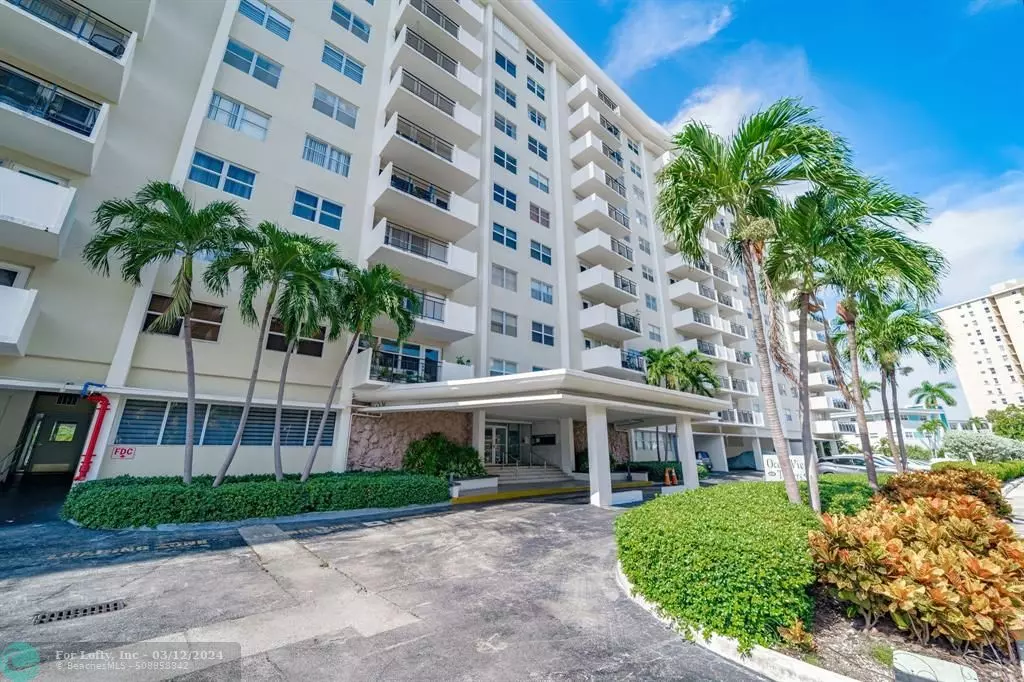 Hallandale Beach, FL 33009,401 Golden Isles Dr  #912