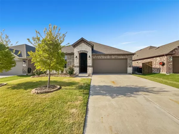 824 Brittany Drive, Anna, TX 75409