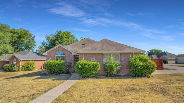 500 Starling Drive, Desoto, TX 75115