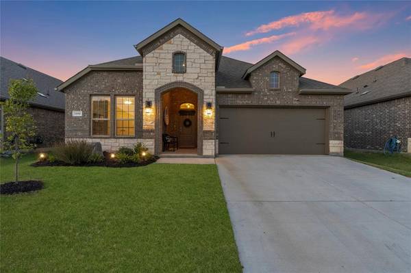 11001 Klondike Lane, Aubrey, TX 76227