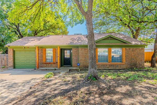 4227 Glen Pines Court,  Arlington,  TX 76016