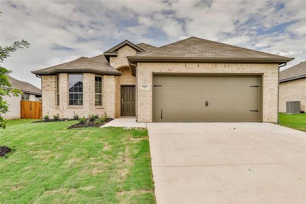 717 Hackamore Street, White Settlement, TX 76108