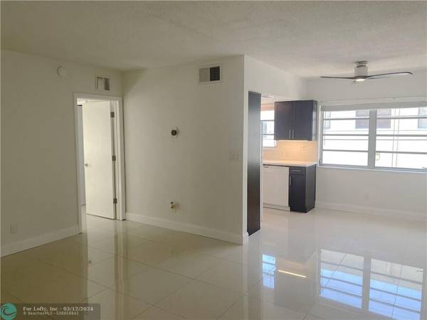 Fort Lauderdale, FL 33308,2451 NE 49th St  #209