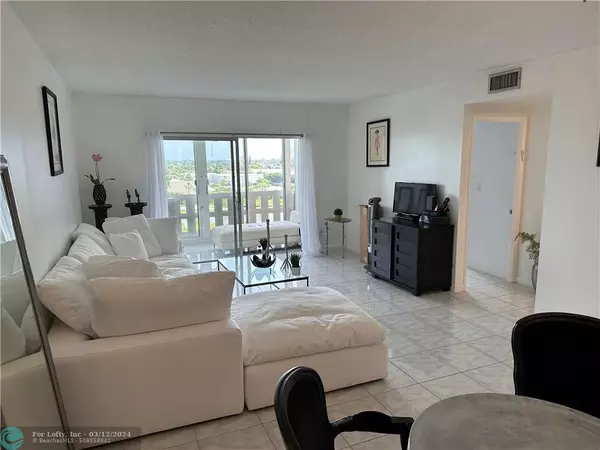 Hollywood, FL 33021,4330 Hillcrest Dr  #705