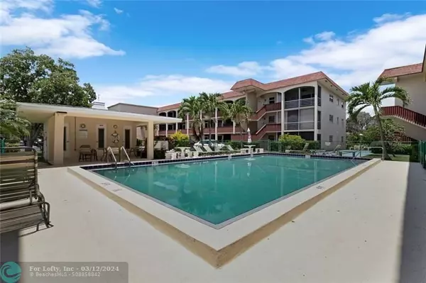 Pompano Beach, FL 33060,651 Pine Dr  #204