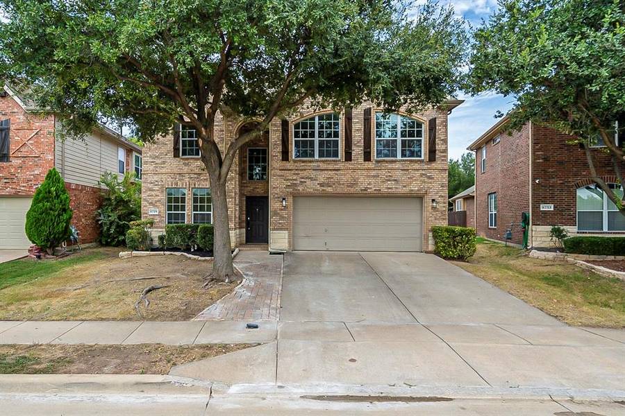 8729 Royalwood Drive, Fort Worth, TX 76131