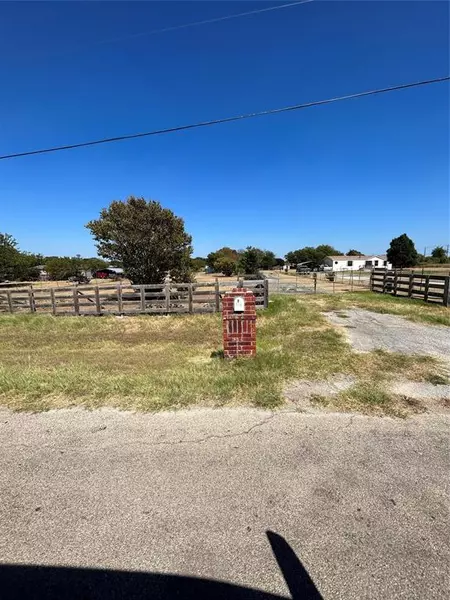 112 Clay Court, Springtown, TX 76082