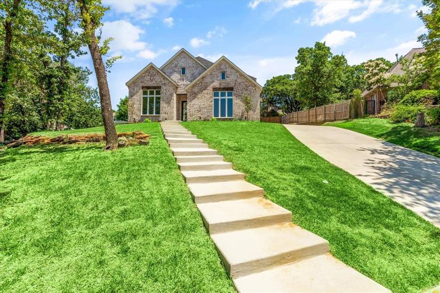 815 Lake View Court E, Crowley, TX 76036