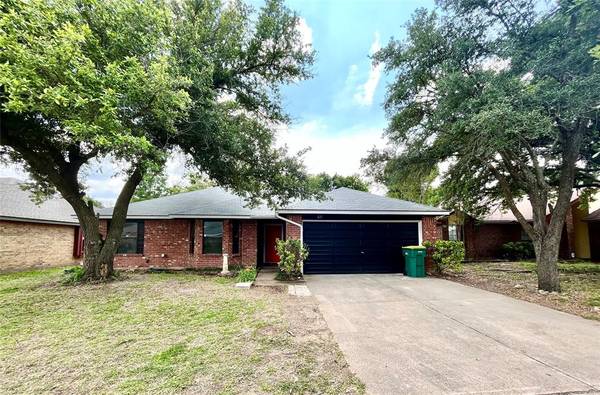 821 Larue Drive, Cedar Hill, TX 75104