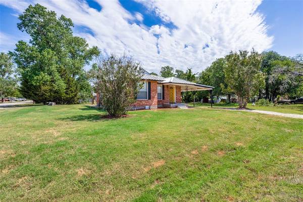 1648 Tanglewood Drive, Azle, TX 76020