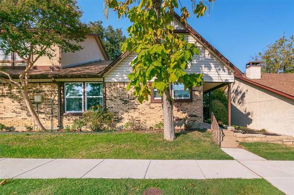 2043 Clubview Drive, Carrollton, TX 75006