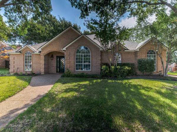 8308 Thornhill Drive, North Richland Hills, TX 76182