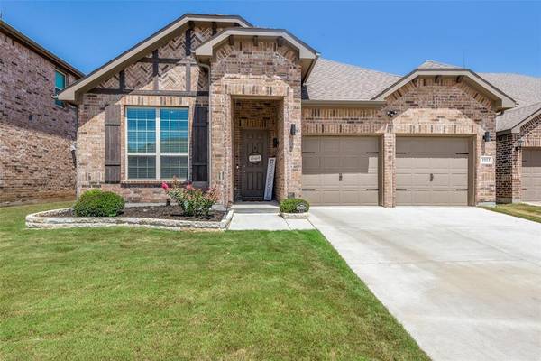 1913 Ridge Creek Lane, Aubrey, TX 76227