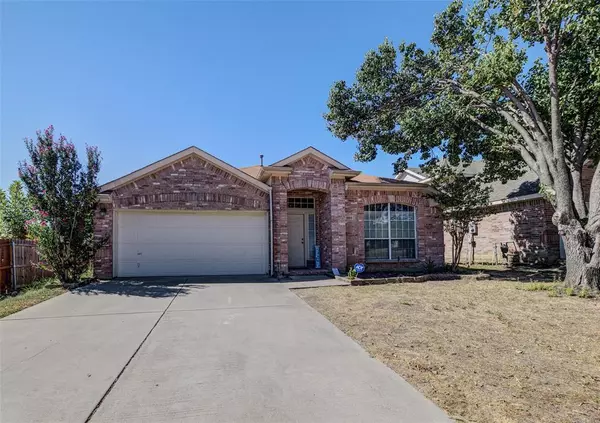 809 Fox Run Trail, Saginaw, TX 76179