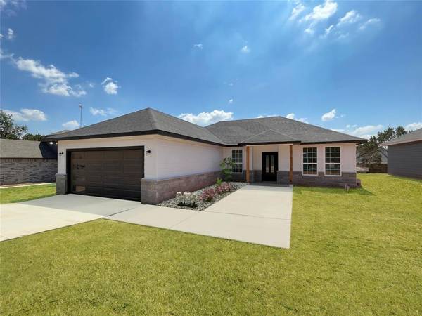 2303 Forest Hill Lane, Granbury, TX 76048