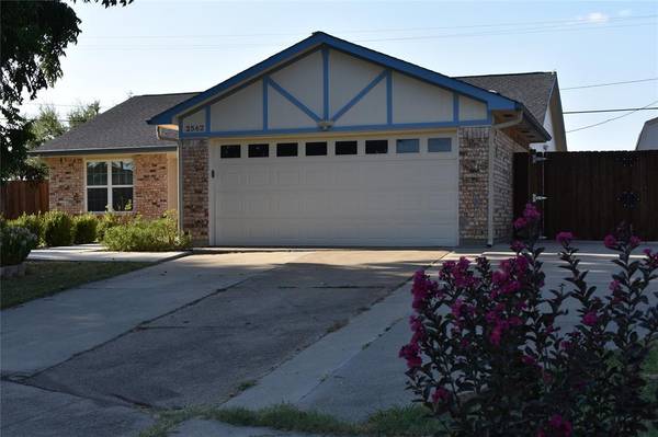 2562 Seven Hills Drive, Grand Prairie, TX 75052