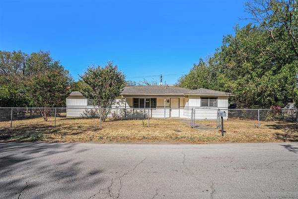 1205 N Brazos Avenue, Cleburne, TX 76031