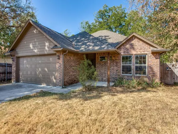 1409 Lawrence Road, River Oaks, TX 76114