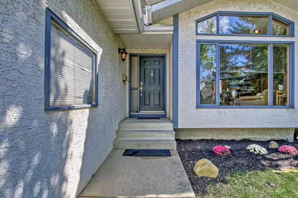 Calgary, AB T3G 3P4,47 Hawkstone Close