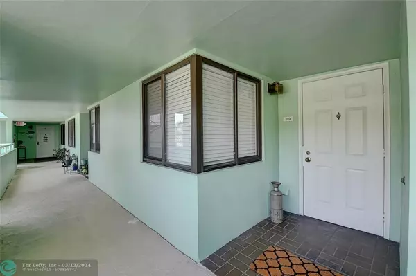 Delray Beach, FL 33484,5884 Morningstar Circle  #304