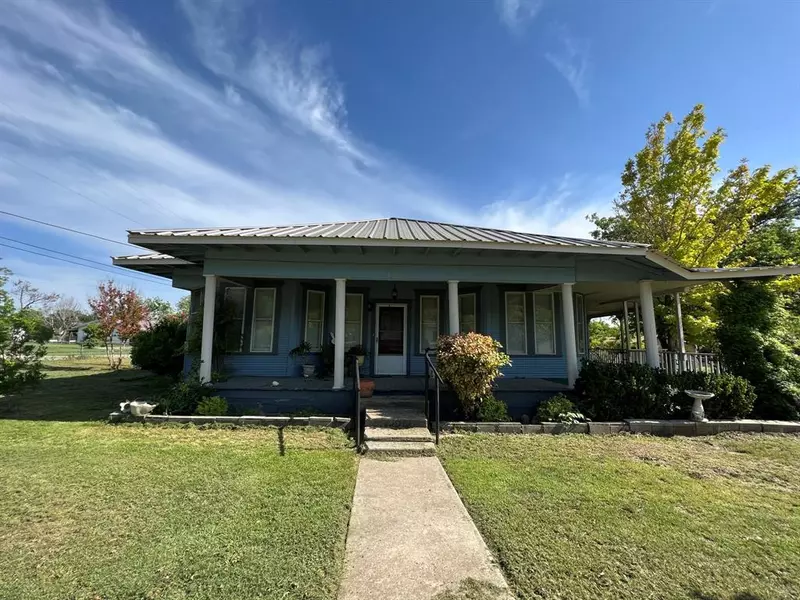 901 W Lampasas St, Lometa, TX 76853