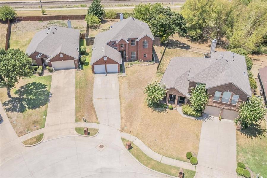 519 Chapel Creek, Lake Dallas, TX 75065