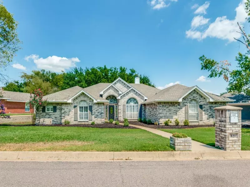 821 Hunters Glen Trail, Fort Worth, TX 76120