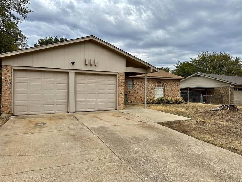 325 Hudson Avenue, Crowley, TX 76036