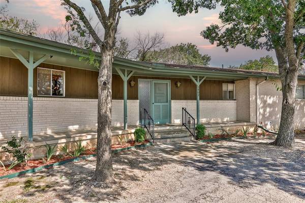 1402 W California Street, Gainesville, TX 76240