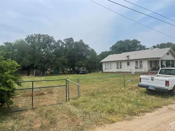 Mineral Wells, TX 76067,707 SW 19th Street