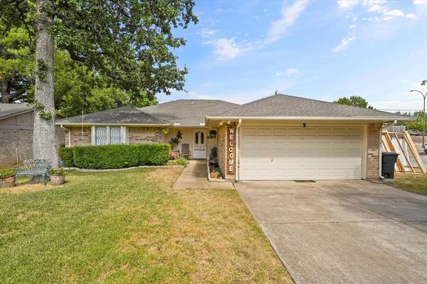 5807 Honey Locust Trail, Arlington, TX 76017