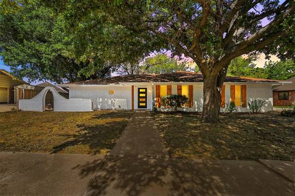 2000 Silver Leaf Drive, Pantego, TX 76013