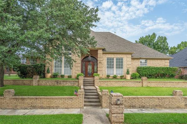 3221 Creighton Lane, Bedford, TX 76021