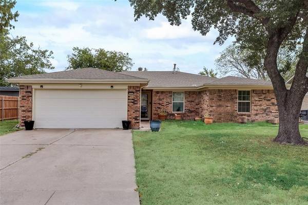 3501 Hummingbird Drive, Grand Prairie, TX 75052