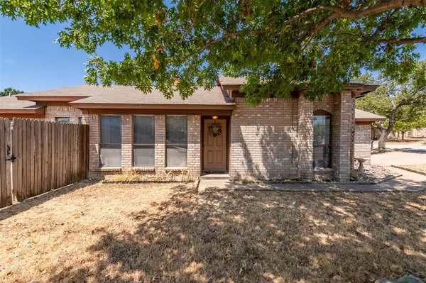 10301 Stoney Bridge Court, Fort Worth, TX 76108