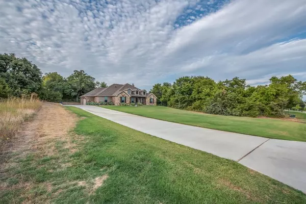 Weatherford, TX 76085,1024 N Oak Trail