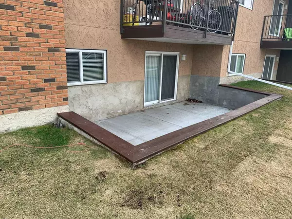 Red Deer, AB T4R 1V3,27 Bennett ST #106