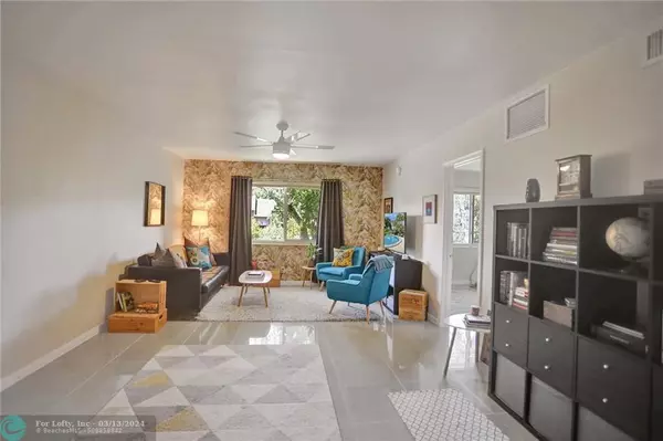 Wilton Manors, FL 33305,140 NE 19th Ct  #214E