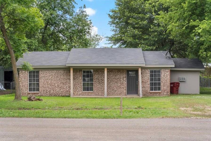 320 Faucett Street, Blossom, TX 75416