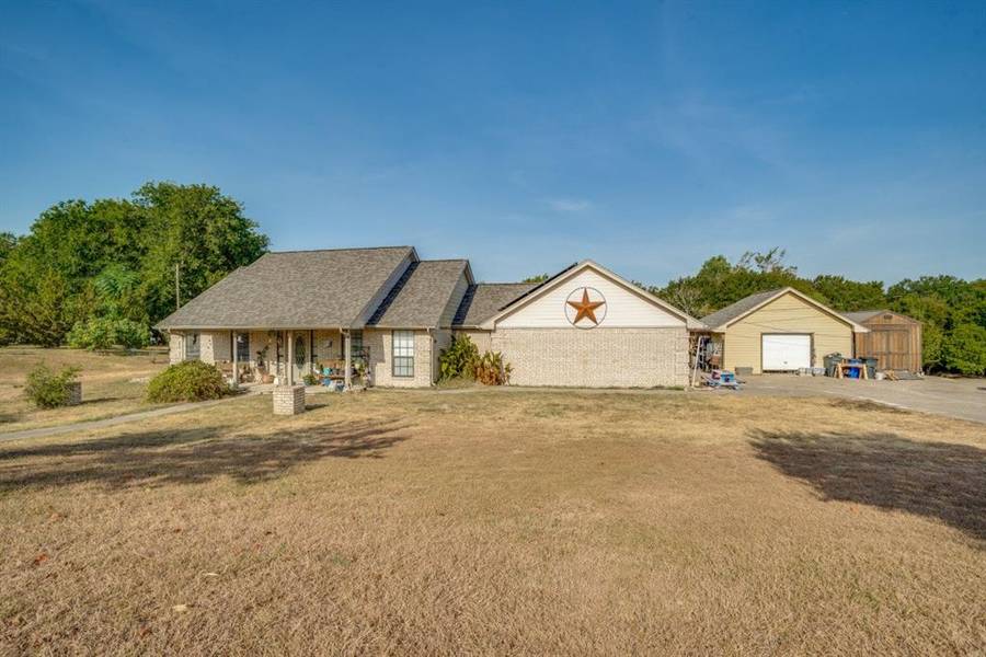 104 Greenoaks Circle, Waxahachie, TX 75165