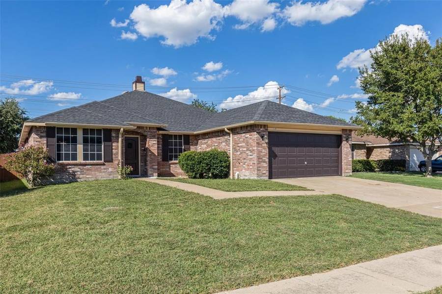 2120 Hacienda Court, Grand Prairie, TX 75052