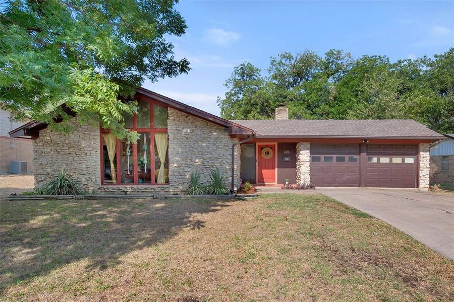 5670 Odessa Avenue, Fort Worth, TX 76133