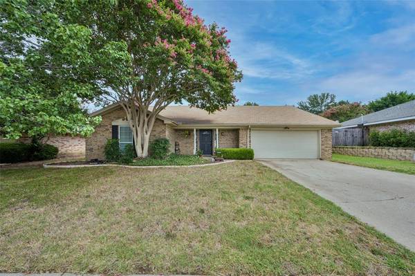 720 Springhill Drive, Hurst, TX 76054