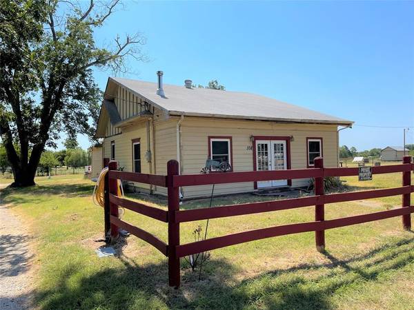 108 S Avenue C, Wortham, TX 76693