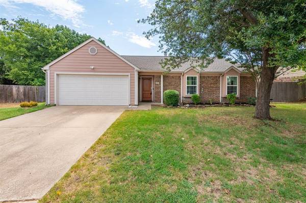 2704 Rosemary Lane, Euless, TX 76039