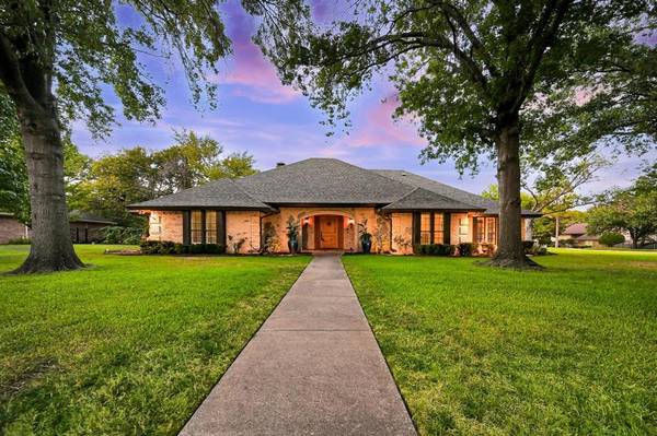 200 Woodbine Drive, Colleyville, TX 76034