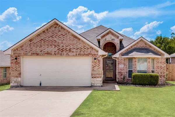 10529 N Haven Drive, Benbrook, TX 76126