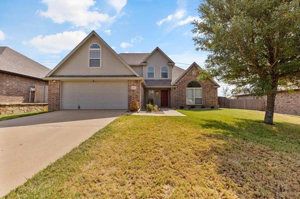 1611 Summercrest Drive, Cleburne, TX 76033