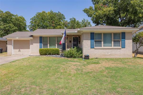 213 Charlotte Avenue, Waxahachie, TX 75165