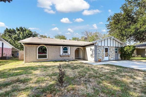 6008 Lindy Lane, Watauga, TX 76148